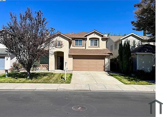 821 Tulare Dr — Photo 1