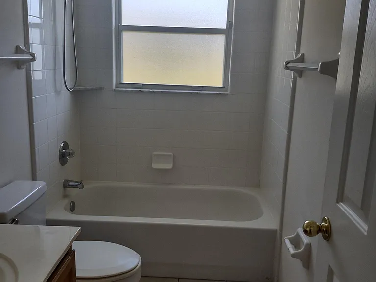 101 Leon Ave — Photo 6