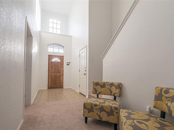 5th image of 132 Ashwood S