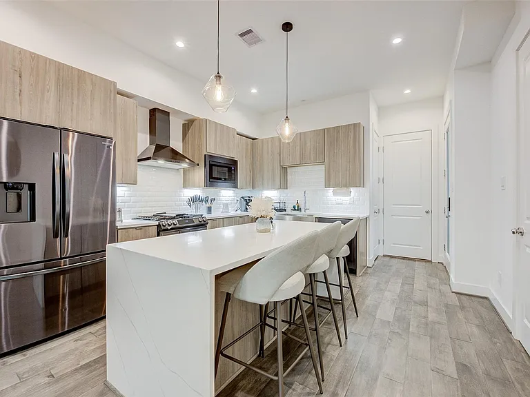 5839 Dolores St — Photo 7