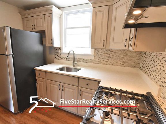 4th image of 3853 N Albany Ave #2