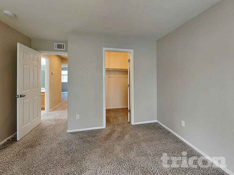 4843 S Liverpool Cir — Photo 8