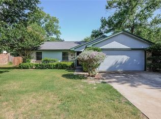 916 Hollow Creek Rd, Burleson, TX 76028