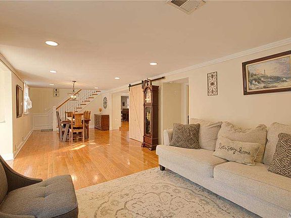 3rd image of 28 Beaver Ln