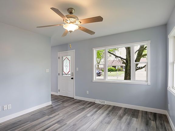 3rd image of 1022 Ashland Ave