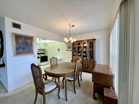 3rd image of 312 Wellington Dr E #B