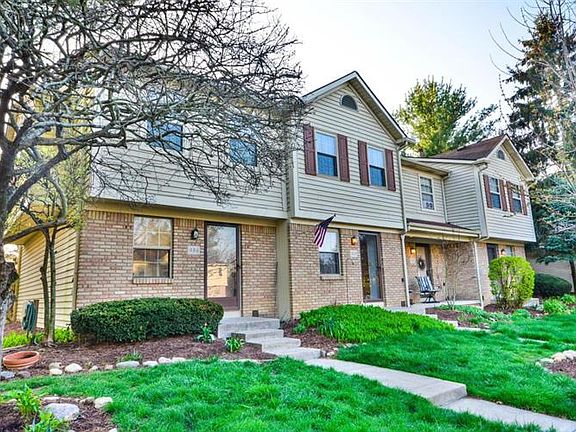 3rd image of 488 E Foxtrail Cres