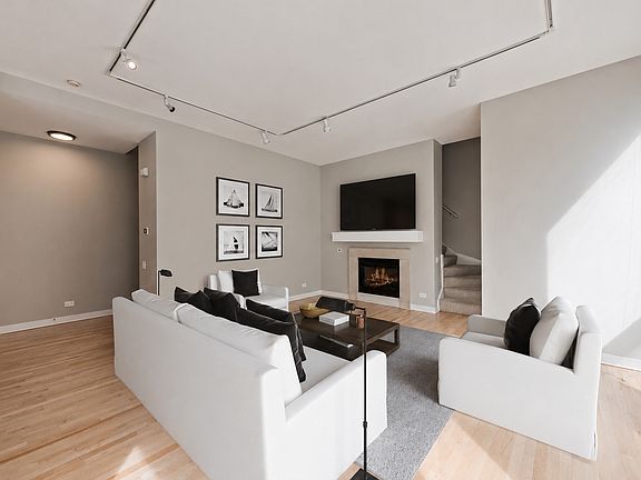 4th image of 310 N Des Plaines St #A