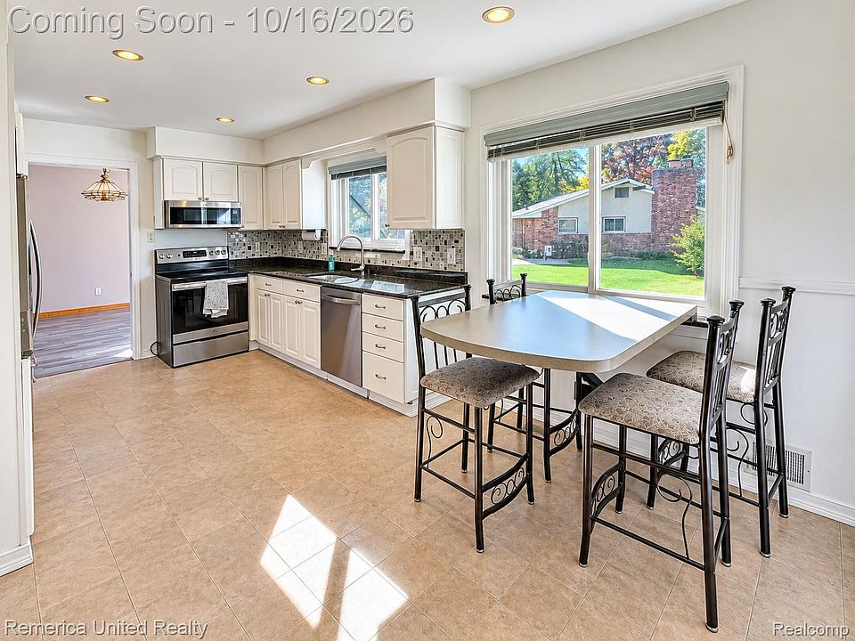 36219 Brookview Dr, photo 4