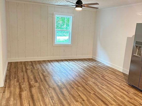 2nd image of 935 Virginia Ln