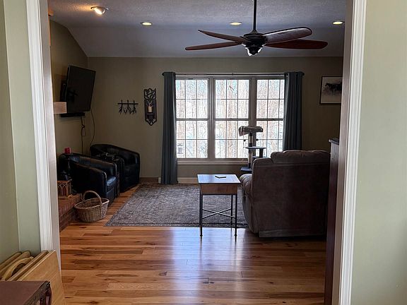 4th image of 1696 Soldier Creek Rd