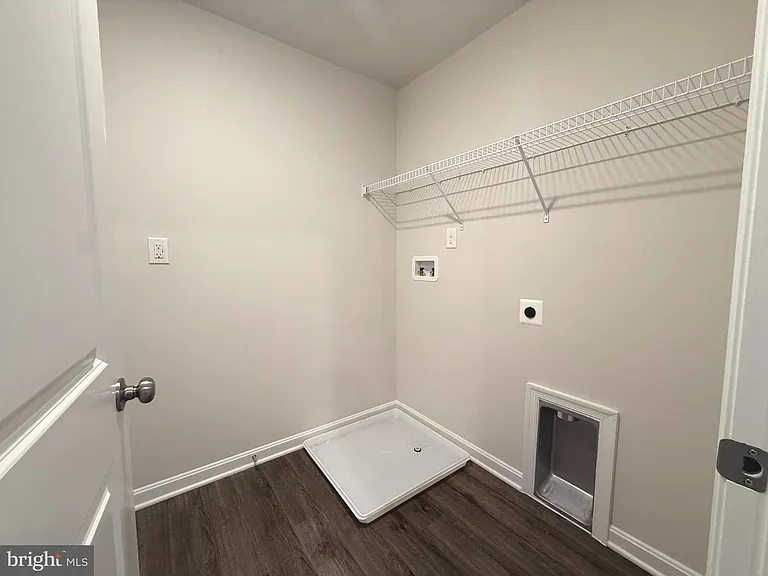 223 Orpington Dr — Photo 13