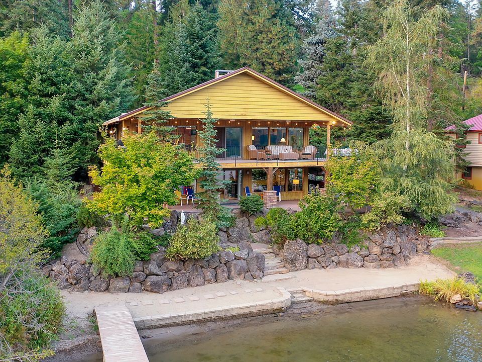 House is a few steps from the lake