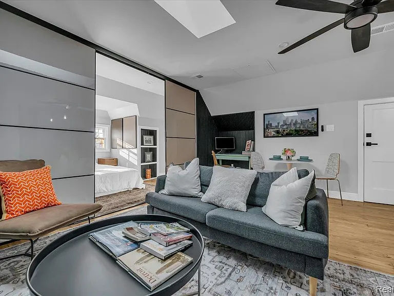 1502 Virginia Park St #B — Photo 3