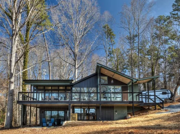 6680 Lawson Cir, Gainesville, GA 30506