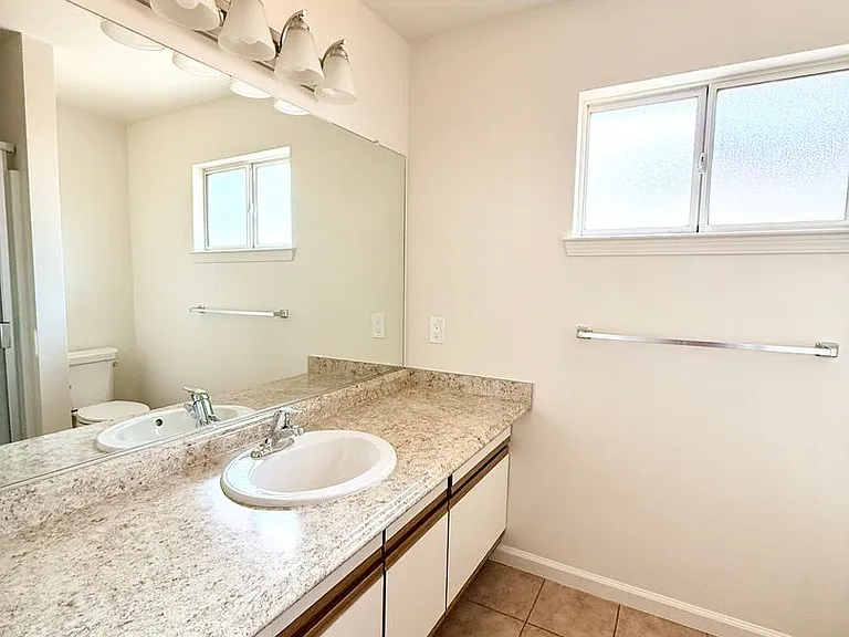 305 S G St #A — Photo 13