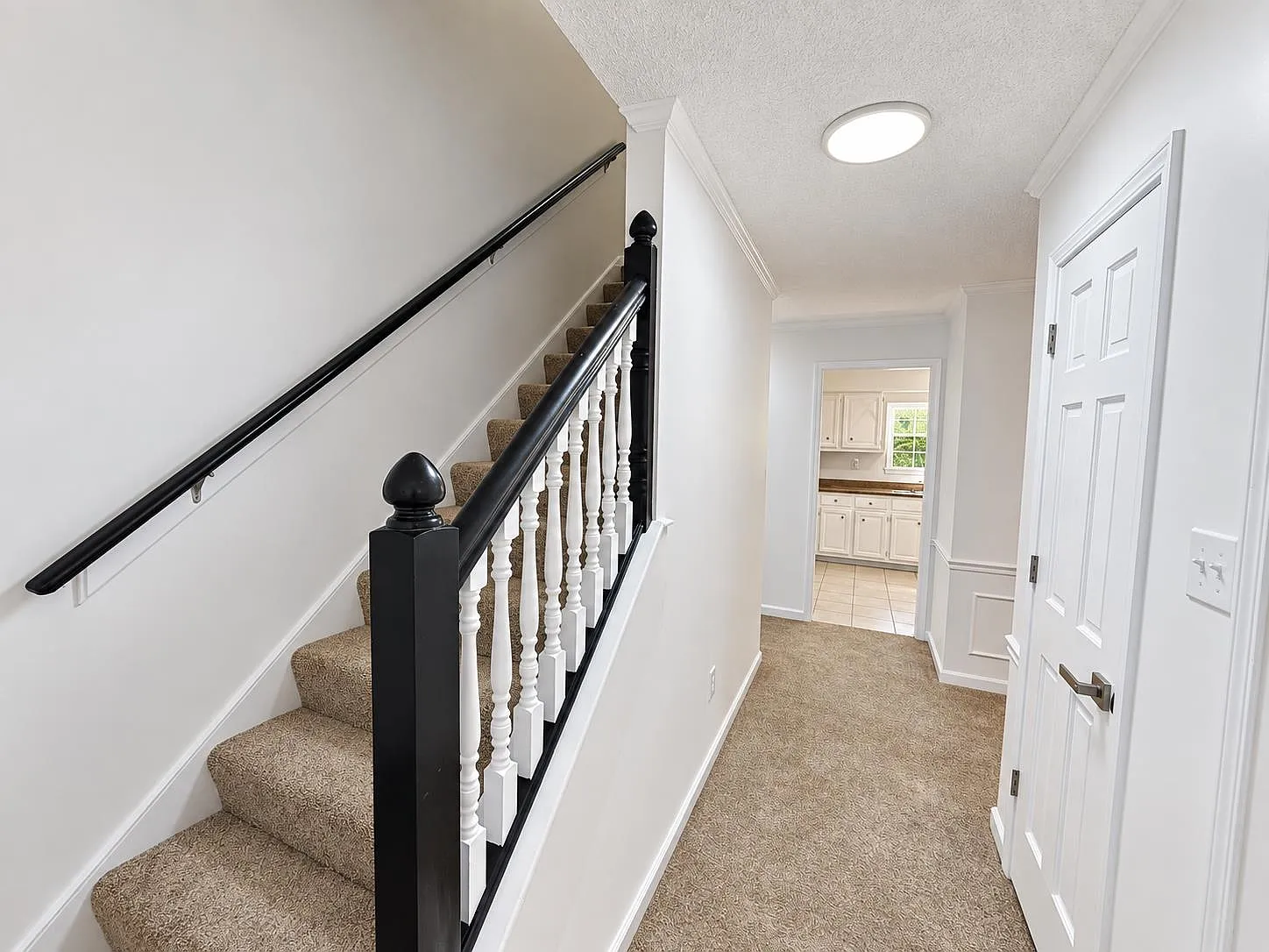 4 bed, 2.0 bath, 2072 sqft, $2,500 — Photo 3