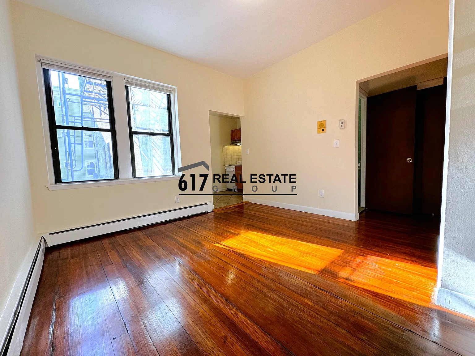 Studio, 350 sqft, $1,900 — Photo 3