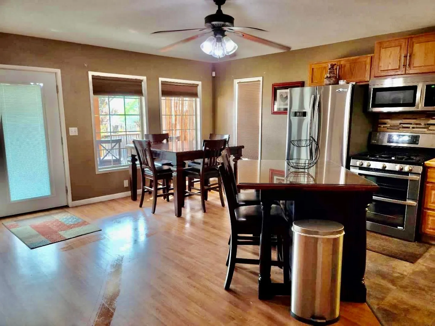 Perfect For A Traveling Nurse Or Other Professional! High End Fully Furnished 1bdrm, 1.5 Bath Uni... — Photo 2