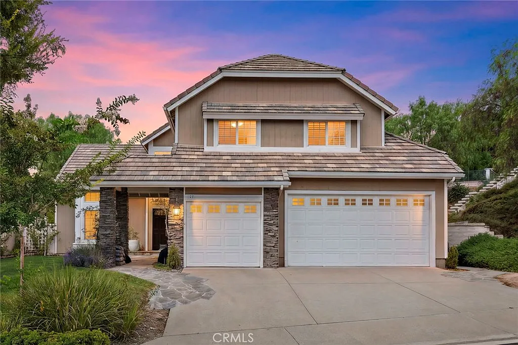 5 bed, 2696 sqft, $6,000 — Photo 1