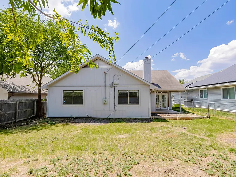 2015 Newton Dr — Photo 31