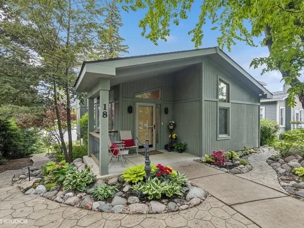 18 N Lake Ave, Fox Lake, IL 60020