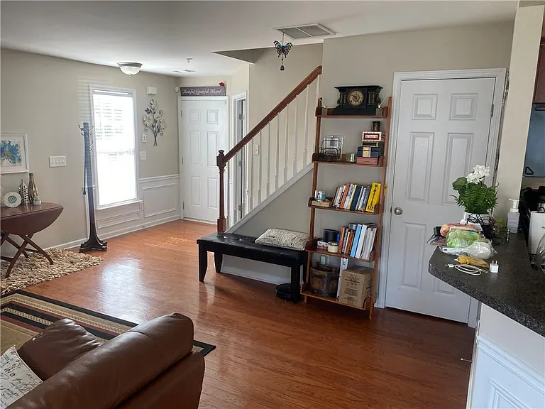 294 Balaban Cir — Photo 7