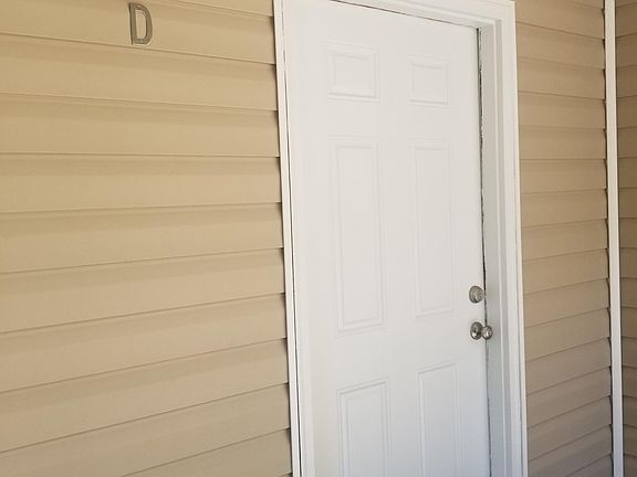 3rd image of 1801 Horseshoe Dr APT D