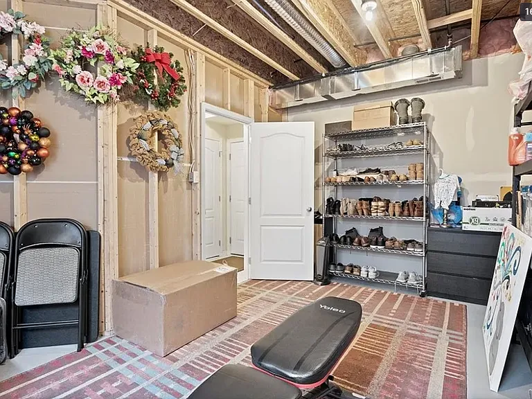 218 Linehan Pl — Photo 16