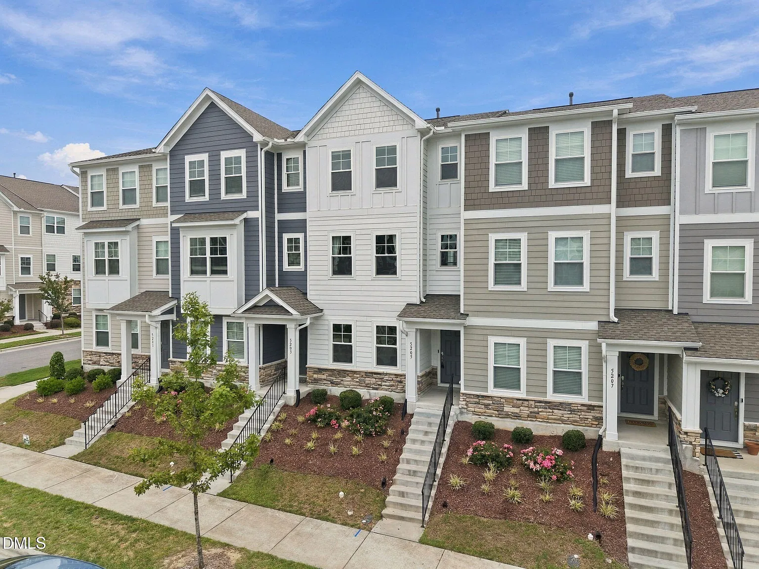3 bed, 15.0 bath, 1825 sqft, $2,100 — Photo 1
