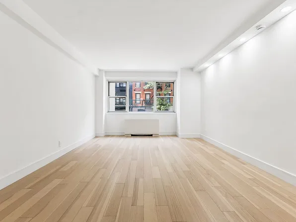 321 E 48th St APT 2D, New York, NY 10017