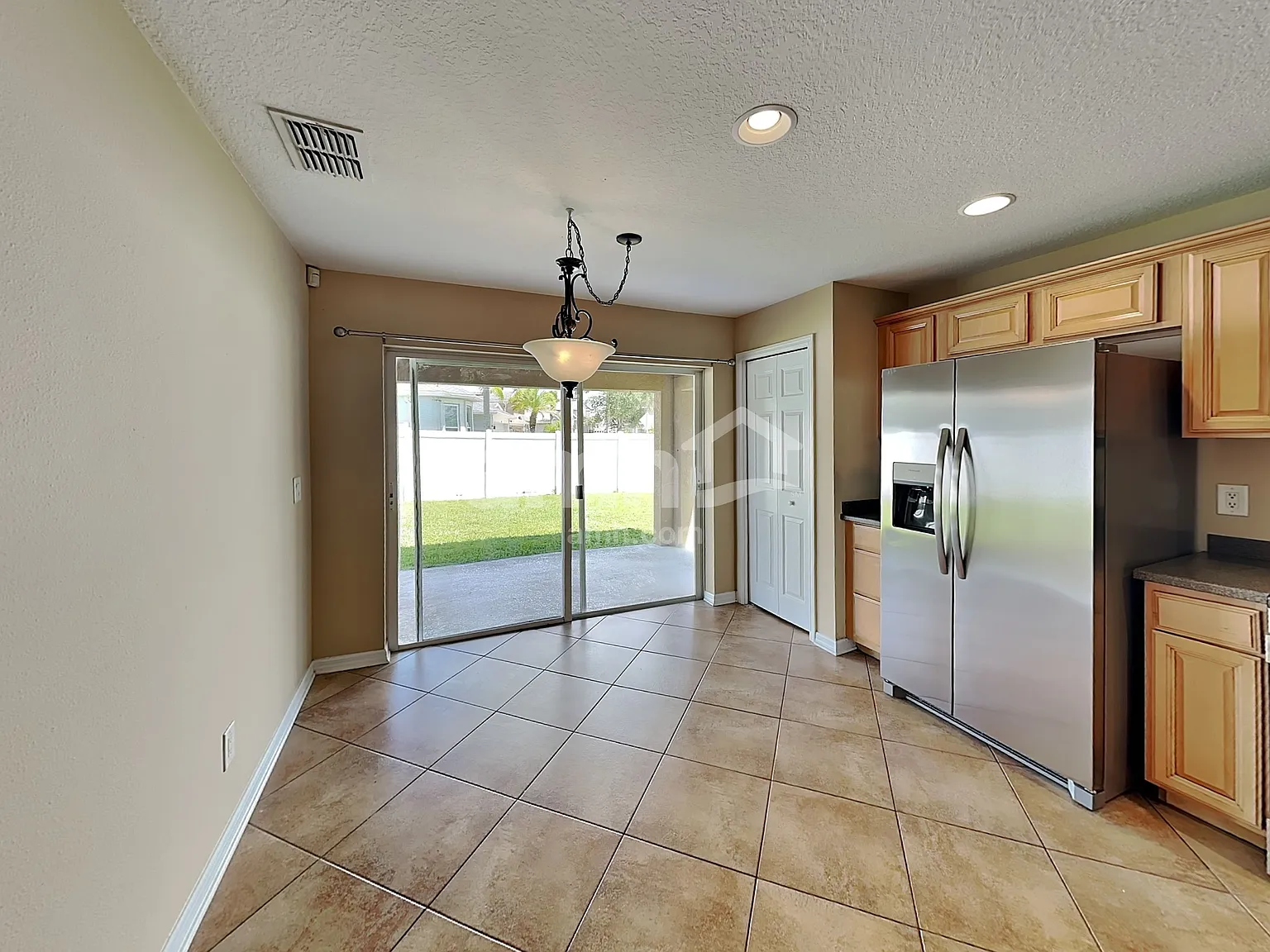 3 bed, 2.0 bath, 1275 sqft, $2,200 — Photo 4