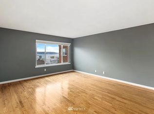 330 W Olympic Pl APT 404, Seattle, WA 98119