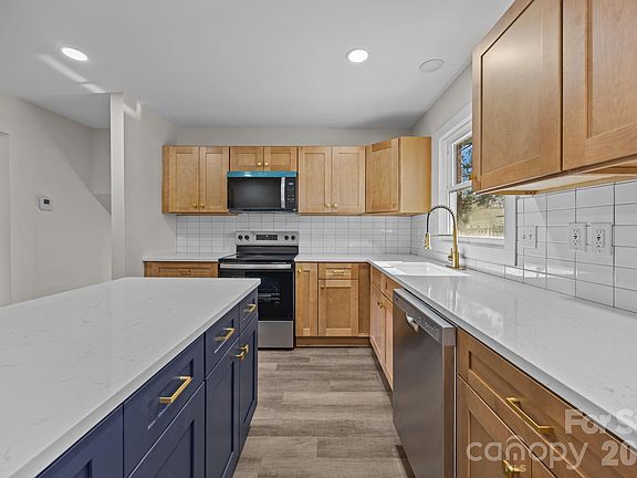 3rd image of 5324 Cheval Pl