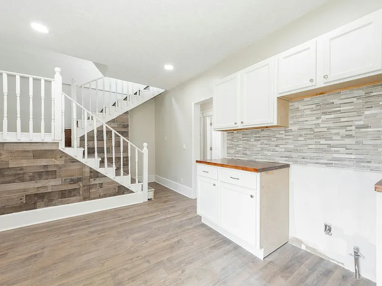 6709 Lawn Ave — Photo 2