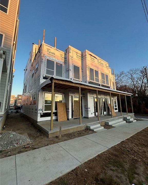 2nd image of 903 Bainbridge St