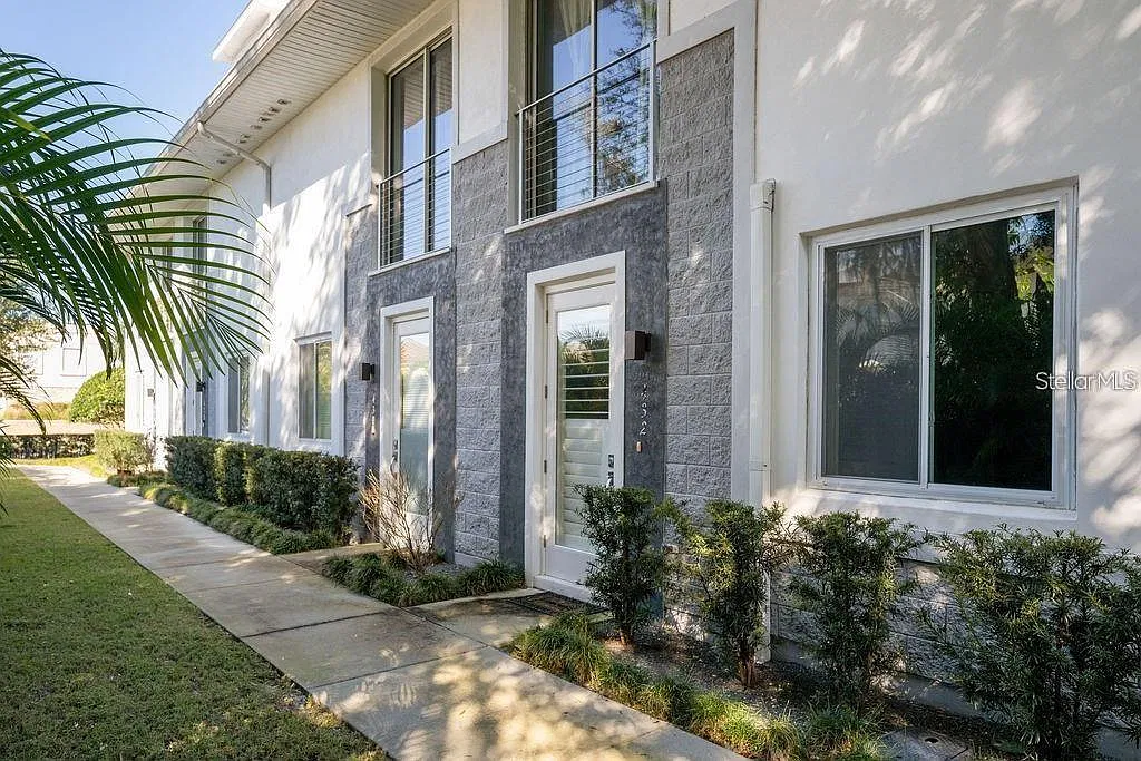 4 bed, 3.5 bath, 2664 sqft, $4,000 — Photo 1