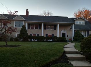 180 Ramblewood Rd, Moorestown, NJ 08057