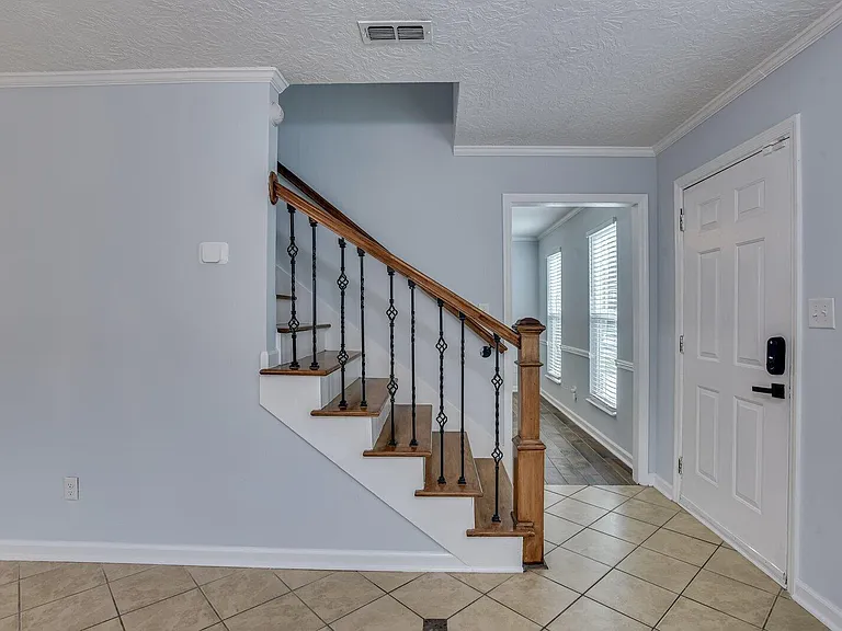 2211 Pleasant Dr — Photo 20