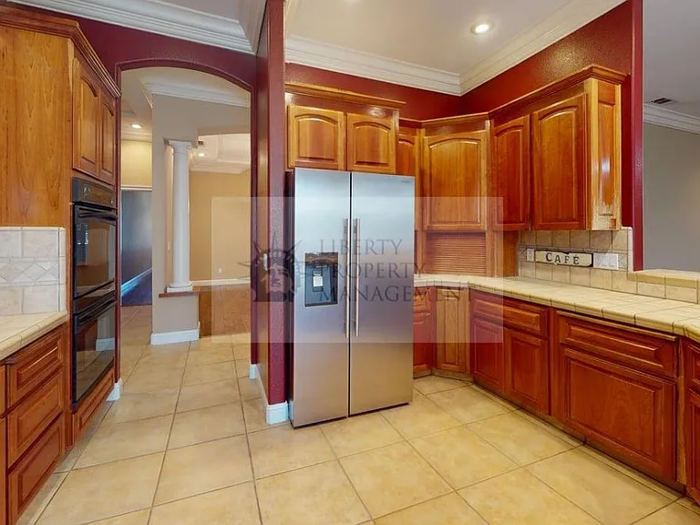 1004 Marigold Ln — Photo 5