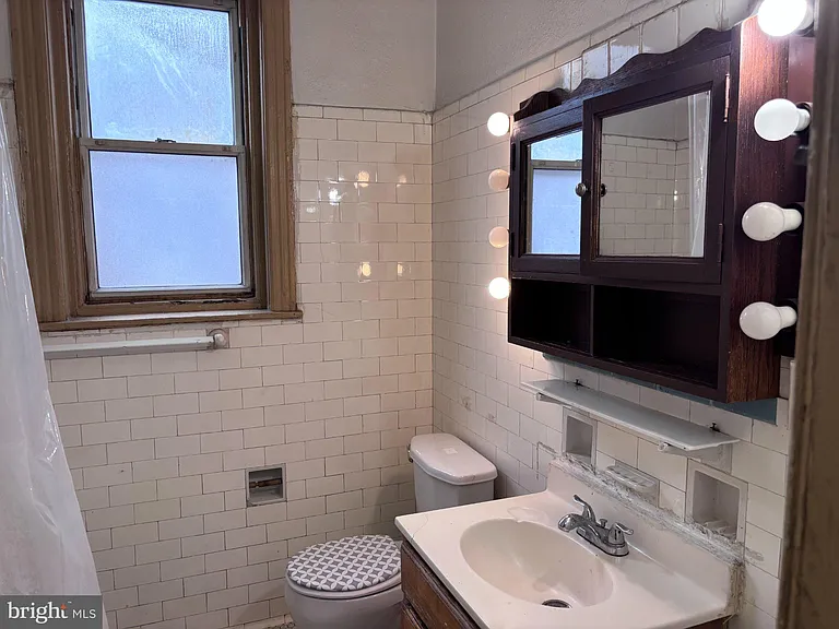 6829 Woodland Ave — Photo 8