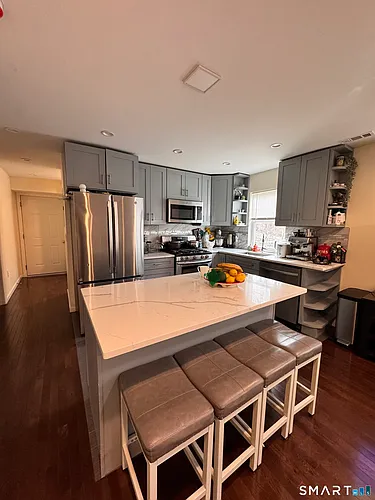 18 Soundview Ave #1 Photo 1