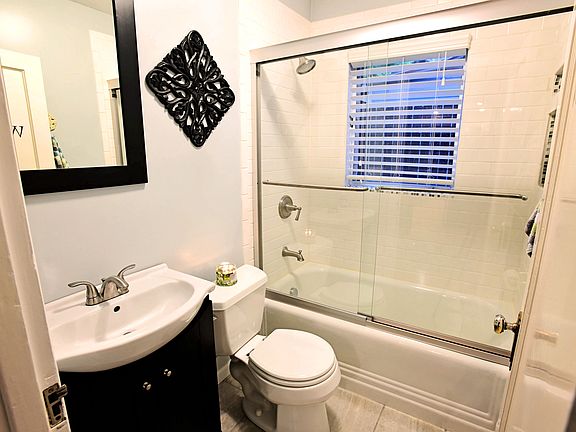 Downstairs full bath