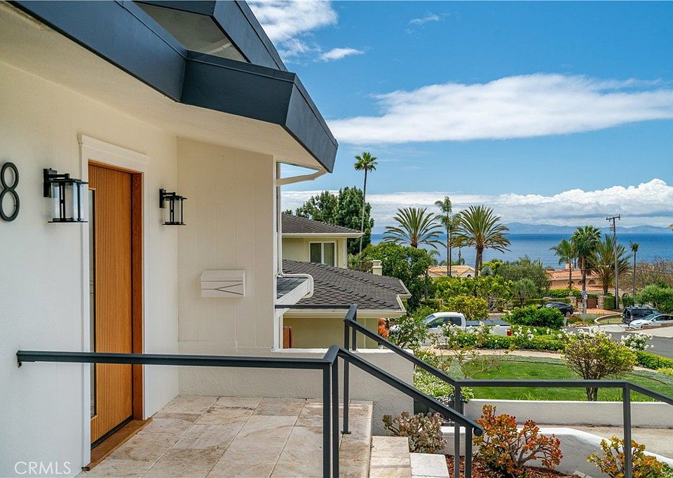 1st image of 8 Clipper Rd