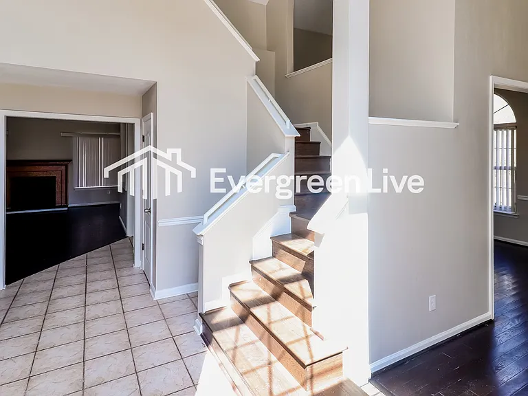 1204 Willow Creek Ct — Photo 3
