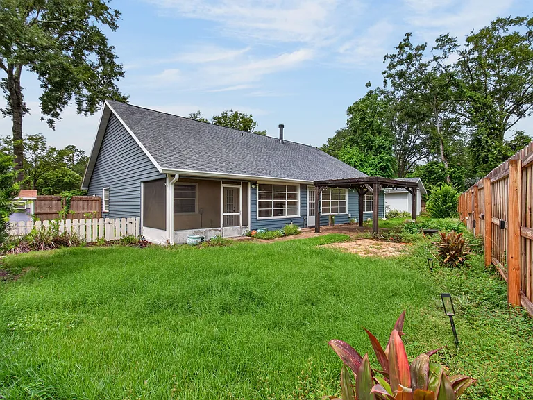 2324 NW 40th Pl — Photo 50