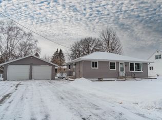 1127 Cardinal Ln, Green Bay, WI 54313