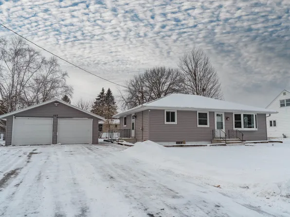 1127 Cardinal Ln, Green Bay, WI 54313