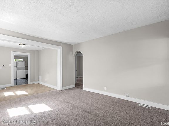 4th image of 18730 Meier St