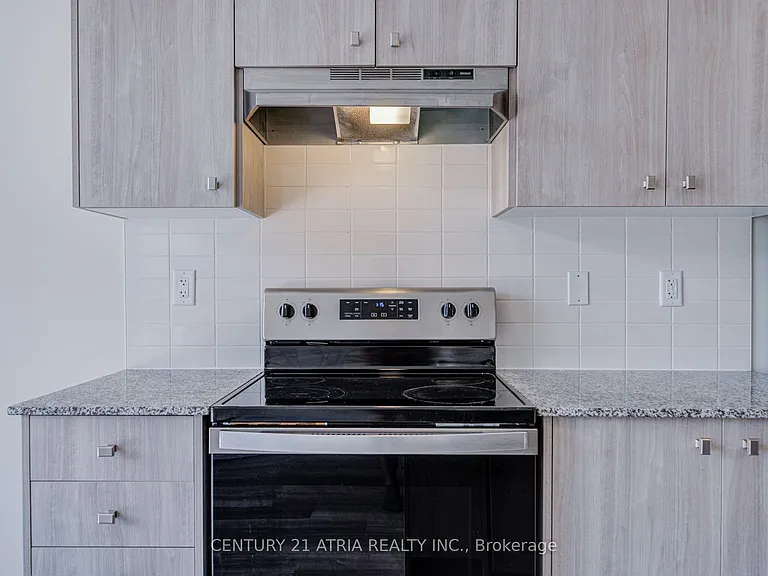 1 Bond Cres #1 — Photo 12
